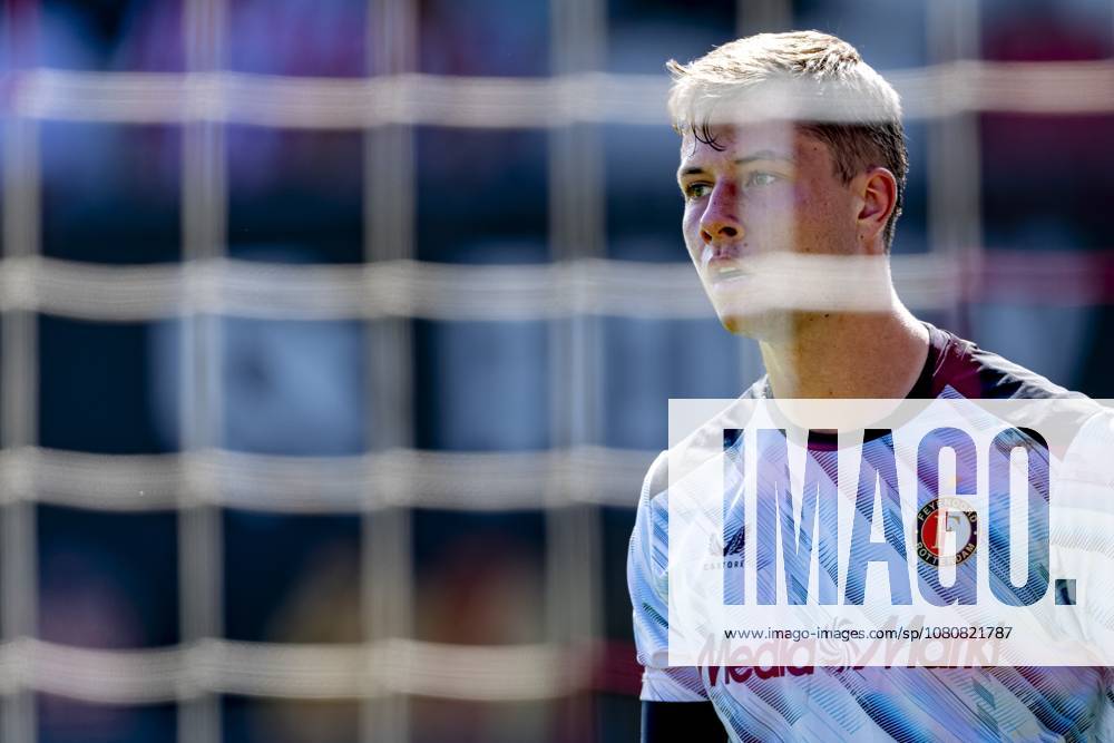 ROTTERDAM - SC Feyenoord Rotterdam goalkeeper Tjark Ernst during the Vriendenloterij Eredivisie match between Sparta and Feyenoord at Stadion Het Kasteel on August 9, 2026 in Rotterdam, the Netherlands. (Photo by DeFodi Images) -
