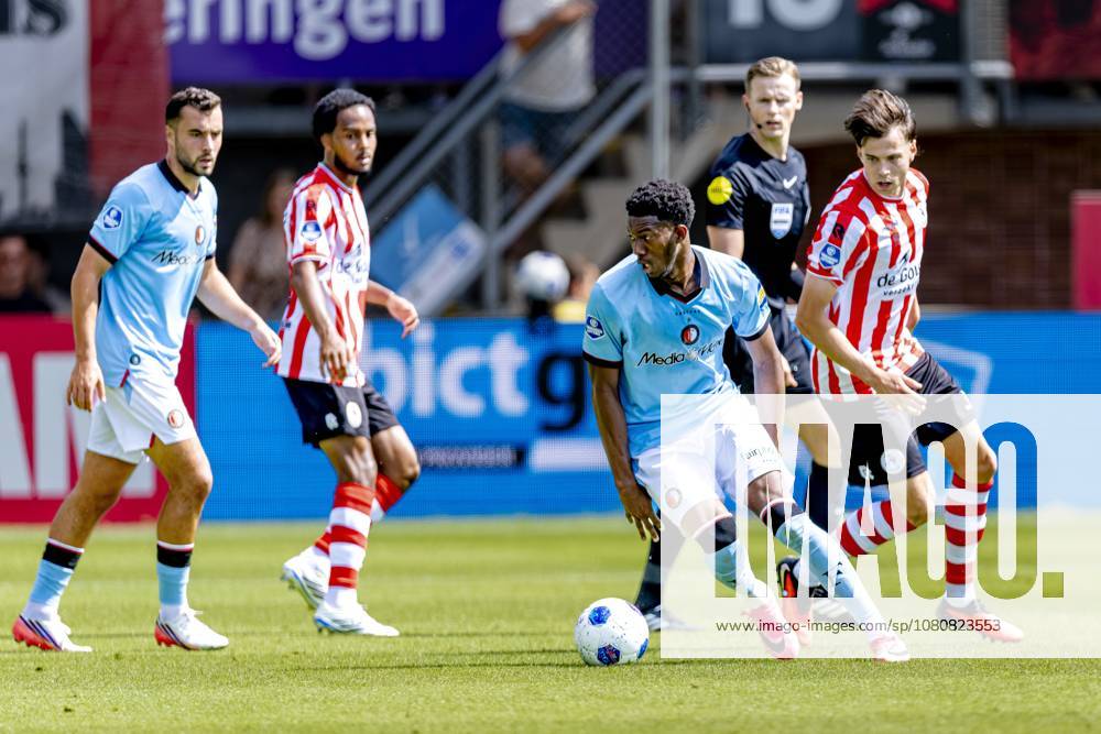 ROTTERDAM - SC Feyenoord Rotterdam forward Gaoussou Diarra, Sparta Rotterdam forward Nokkvi Thorisson during the Vriendenloterij Eredivisie match between Sparta and Feyenoord at Stadion Het Kasteel on August 9, 2026 in Rotterdam, Netherlands. (Photo by DeFodi Images) -