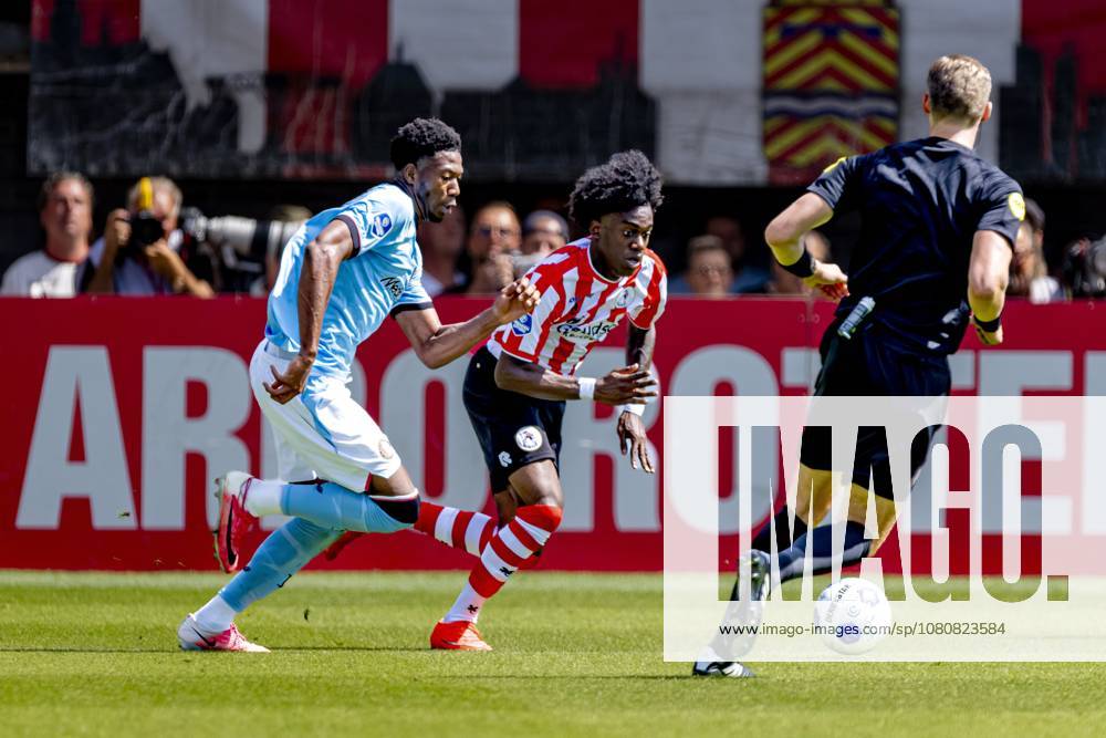 ROTTERDAM - SC Feyenoord Rotterdam forward Gaoussou Diarra, Sparta Rotterdam defender Lushendry Martes during the Vriendenloterij Eredivisie match between Sparta and Feyenoord at Stadion Het Kasteel on August 9, 2026 in Rotterdam, Netherlands. (Photo by DeFodi Images) -