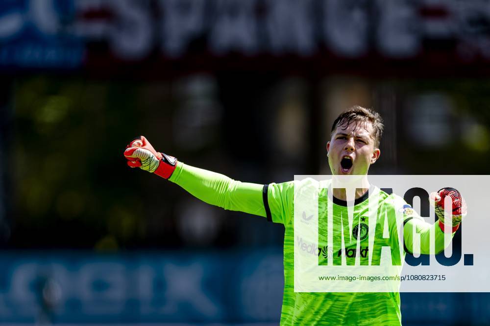 ROTTERDAM - SC Feyenoord Rotterdam goalkeeper Tjark Ernst celebrates the 0-1 during the Vriendenloterij Eredivisie match between Sparta and Feyenoord at Stadion Het Kasteel on August 9, 2026 in Rotterdam, the Netherlands. (Photo by DeFodi Images) -