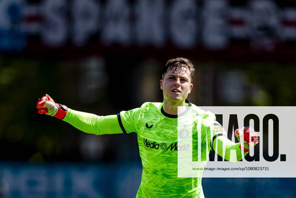 ROTTERDAM - SC Feyenoord Rotterdam goalkeeper Tjark Ernst celebrates the 0-1 during the Vriendenloterij Eredivisie match between Sparta and Feyenoord at Stadion Het Kasteel on August 9, 2026 in Rotterdam, the Netherlands. (Photo by DeFodi Images) -