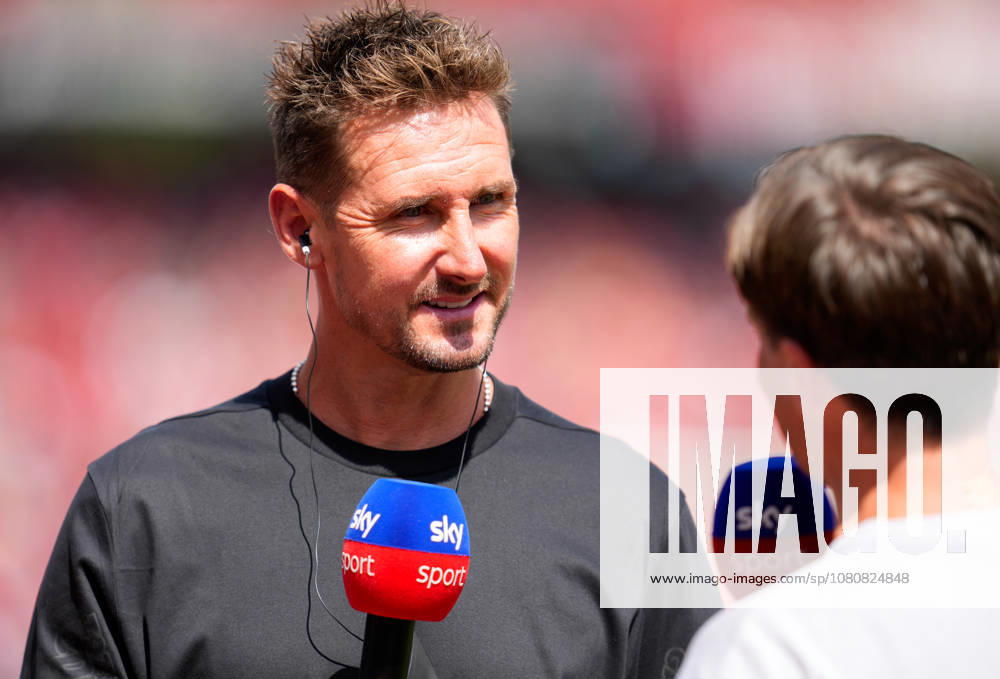 Miroslav Klose (1. FC Nuernberg, Cheftrainer) gibt vor dem Spiel ein Interview. GER, 1. FC Nürnberg vs SG Dynamo Dresden, 2. Bundesliga, 1. Spieltag, Saison 2026-27, Max-Morlock-Stadion, Nürnberg, 09.08.2026 DFL REGULATIONS PROHIBIT ANY USE OF PHOTOGRAPHS AS IMAGE SEQUENCES AND OR QUASI-VIDEO Foto: HMB Media Scott W. Coleman Nürnberg Max-Morlock-Stadion Bayern GER