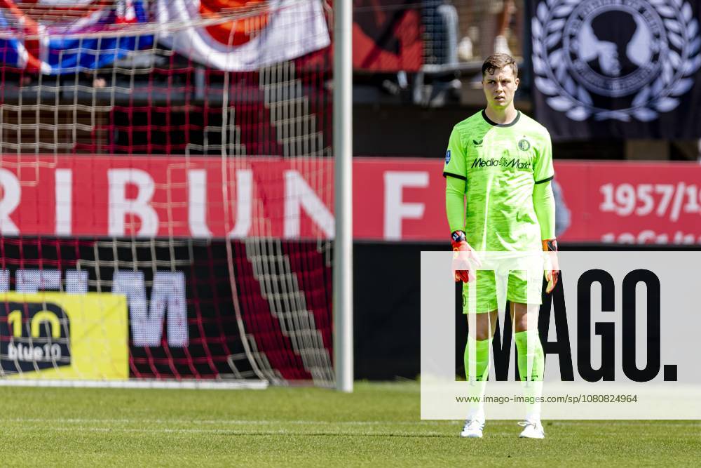 ROTTERDAM - SC Feyenoord Rotterdam goalkeeper Tjark Ernst during the Vriendenloterij Eredivisie match between Sparta and Feyenoord at Stadion Het Kasteel on August 9, 2026 in Rotterdam, the Netherlands. (Photo by DeFodi Images) -