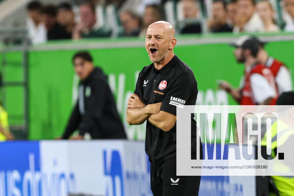 Trainer Torsten Lieberknecht (1. FC Kaiserslautern) - 2. Fußball Bundesliga Saison 2026-2027 VfL Wolfsburg vs 1. FC Kaiserslautern in der Volkswagen Arena in Wolfsburg - Fußball,Mann,Männer,Deutschland