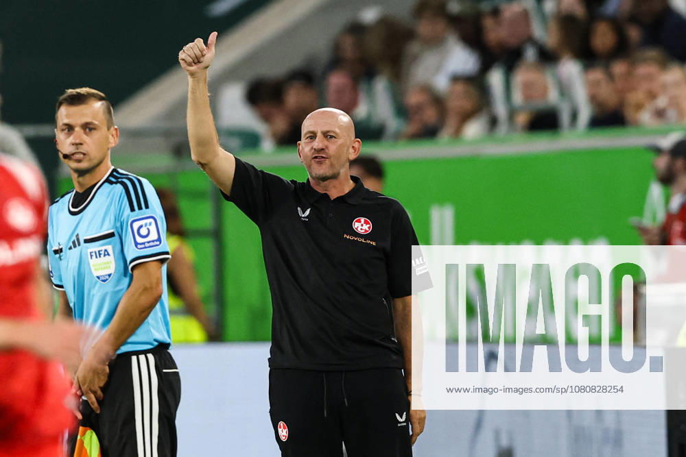 Trainer Torsten Lieberknecht (1. FC Kaiserslautern) - 2. Fußball Bundesliga Saison 2026-2027 VfL Wolfsburg vs 1. FC Kaiserslautern in der Volkswagen Arena in Wolfsburg - Fußball,Mann,Männer,Deutschland