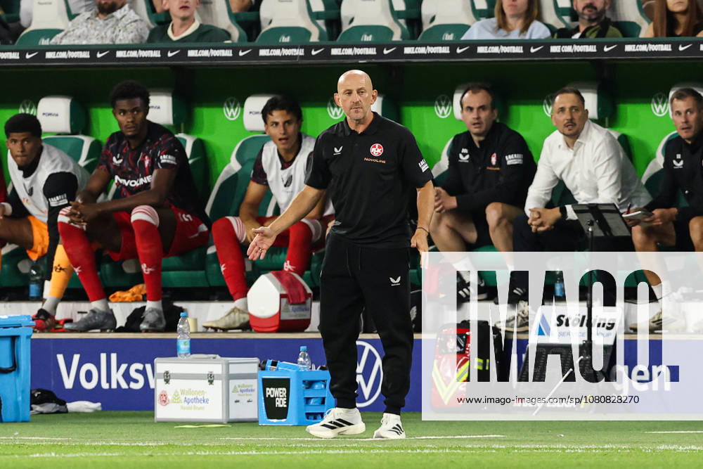 Trainer Torsten Lieberknecht (1. FC Kaiserslautern) - 2. Fußball Bundesliga Saison 2026-2027 VfL Wolfsburg vs 1. FC Kaiserslautern in der Volkswagen Arena in Wolfsburg - Fußball,Mann,Männer,Deutschland