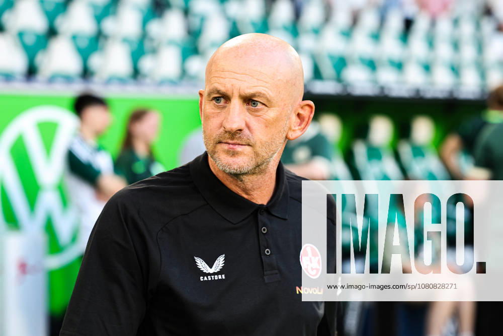 Trainer Torsten Lieberknecht (1. FC Kaiserslautern) - 2. Fußball Bundesliga Saison 2026-2027 VfL Wolfsburg vs 1. FC Kaiserslautern in der Volkswagen Arena in Wolfsburg - Fußball,Mann,Männer,Deutschland
