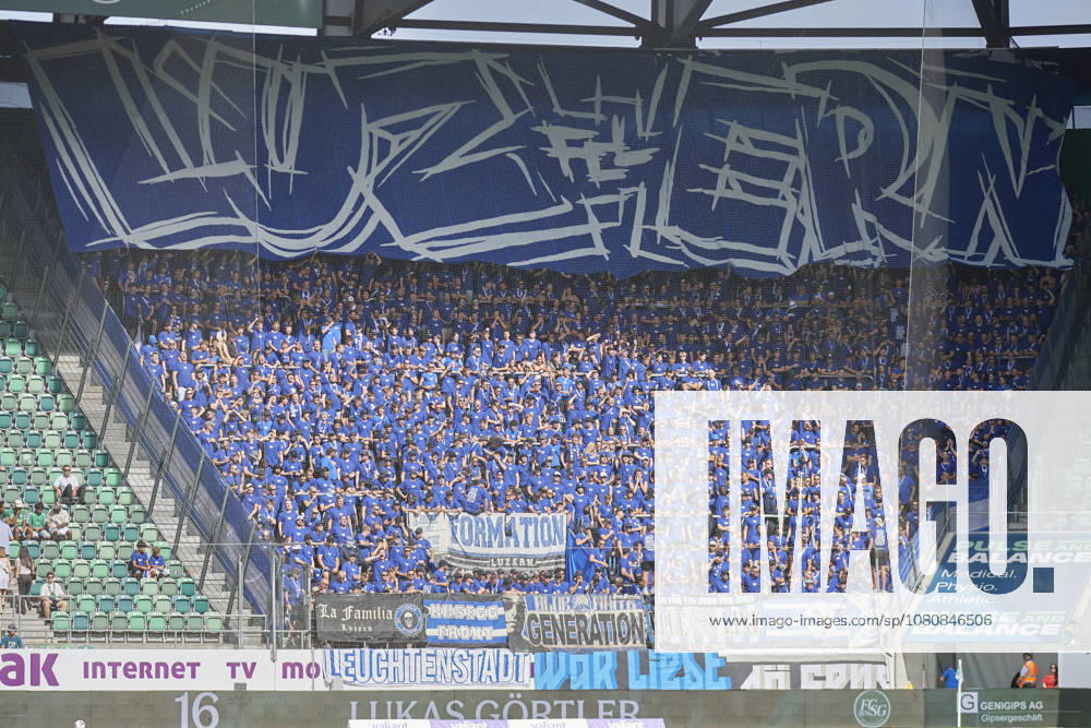 Brack Super League 2026 2027 FC St. Gallen 1879 vs. FC Luzern, St. Gallen, Schweiz St. Gallen, Schweiz, 9. August 2026. Die Fans des FC Luzern während des Brack Super League Spiels FC St. Gallen 1879 gegen FC Luzern in St. Gallen.