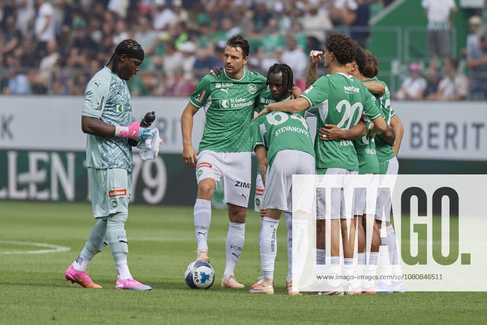 Brack Super League 2026 2027 FC St. Gallen 1879 vs. FC Luzern, St. Gallen, Schweiz St. Gallen, Schweiz, 9. August 2026. Die Spieler des FCSG während des Brack Super League Spiels FC St. Gallen 1879 gegen FC Luzern in St. Gallen.