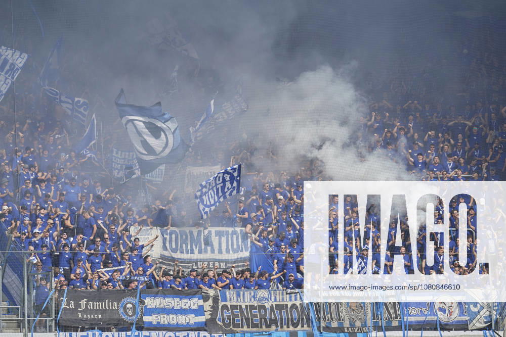 Brack Super League 2026 2027 FC St. Gallen 1879 vs. FC Luzern, St. Gallen, Schweiz St. Gallen, Schweiz, 9. August 2026. Die Fans des FC Luzern während des Brack Super League Spiels FC St. Gallen 1879 gegen FC Luzern in St. Gallen.