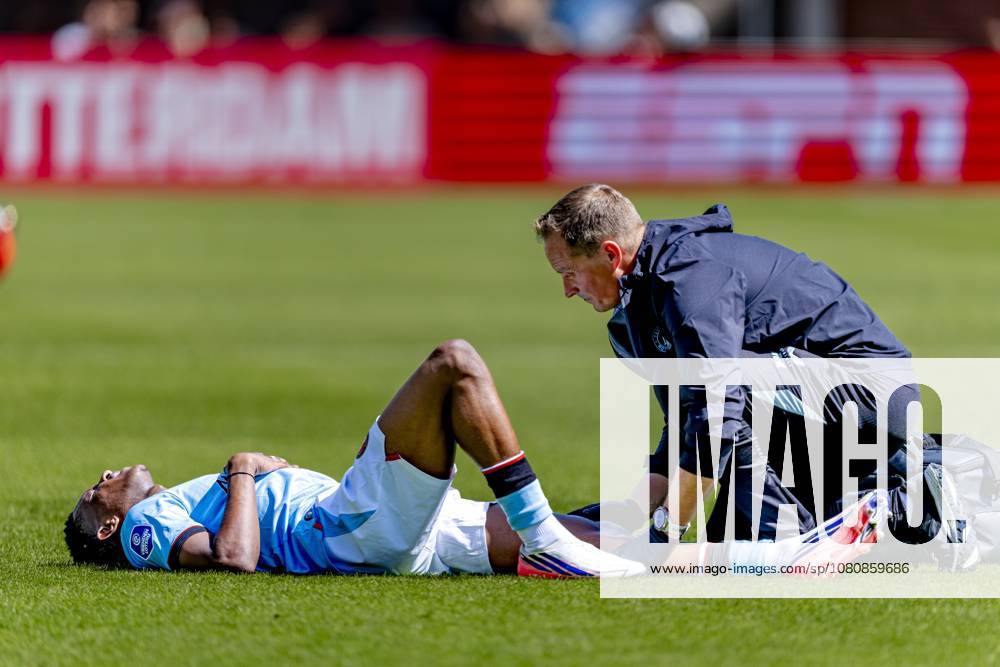 ROTTERDAM - SC Feyenoord Rotterdam forward Gaoussou Diarra suffers an injury during the Vriendenloterij Eredivisie match between Sparta and Feyenoord at Stadion Het Kasteel on August 9, 2026 in Rotterdam, the Netherlands. (Photo by DeFodi Images) -