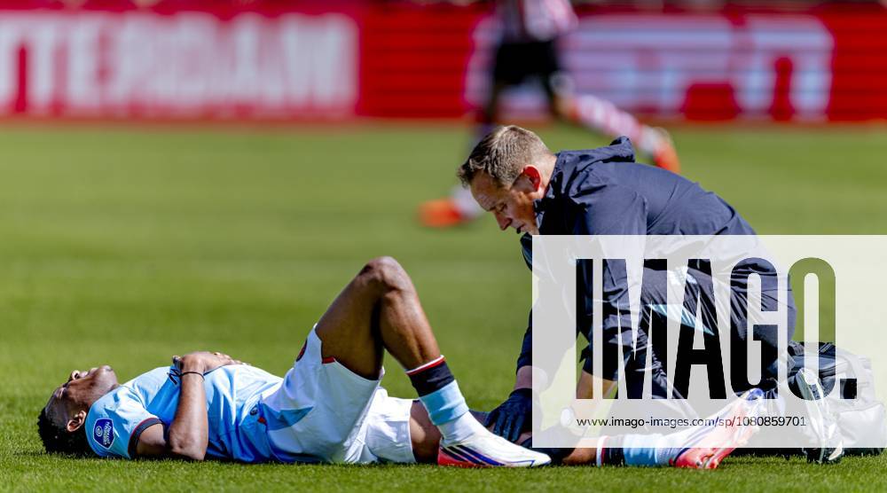 ROTTERDAM - SC Feyenoord Rotterdam forward Gaoussou Diarra suffers an injury during the Vriendenloterij Eredivisie match between Sparta and Feyenoord at Stadion Het Kasteel on August 9, 2026 in Rotterdam, the Netherlands. (Photo by DeFodi Images) -
