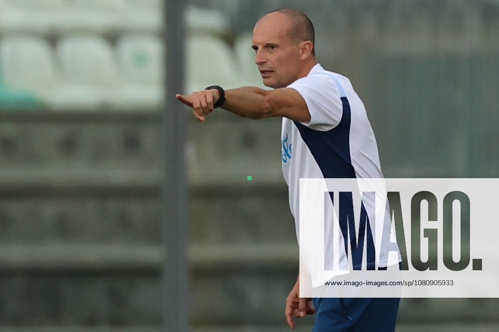 SSC Napoli Training Session Massimiliano Allegri, coach of Napoli, during a training session on the first day of the preseason camp of SSC Napoli at Stadio Patini in Castel di Sangro, Italy, on August 11, 2025. Castel di Sangro Abruzzo Italy