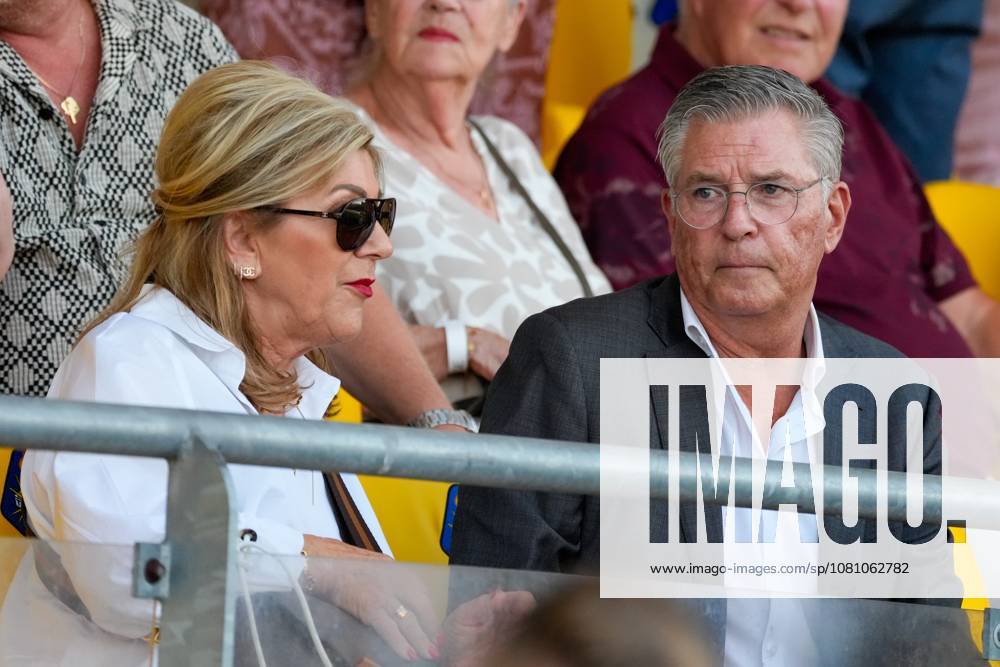 , BUKO Stadion , season 2026 2027 , Dutch Eredivisie football , match between Telstar and Sparta Rotterdam , Picture shows Annet van Geel en Martin van Geel Telstar - Sparta x205709840x