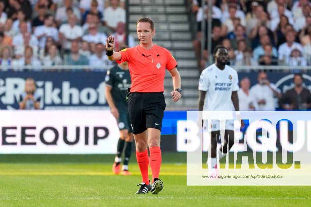 , BUKO Stadion , season 2026 2027 , Dutch Eredivisie football , match between Telstar and Sparta Rotterdam , Picture shows referee Ingmar Oostrom Telstar - Sparta x205709992x