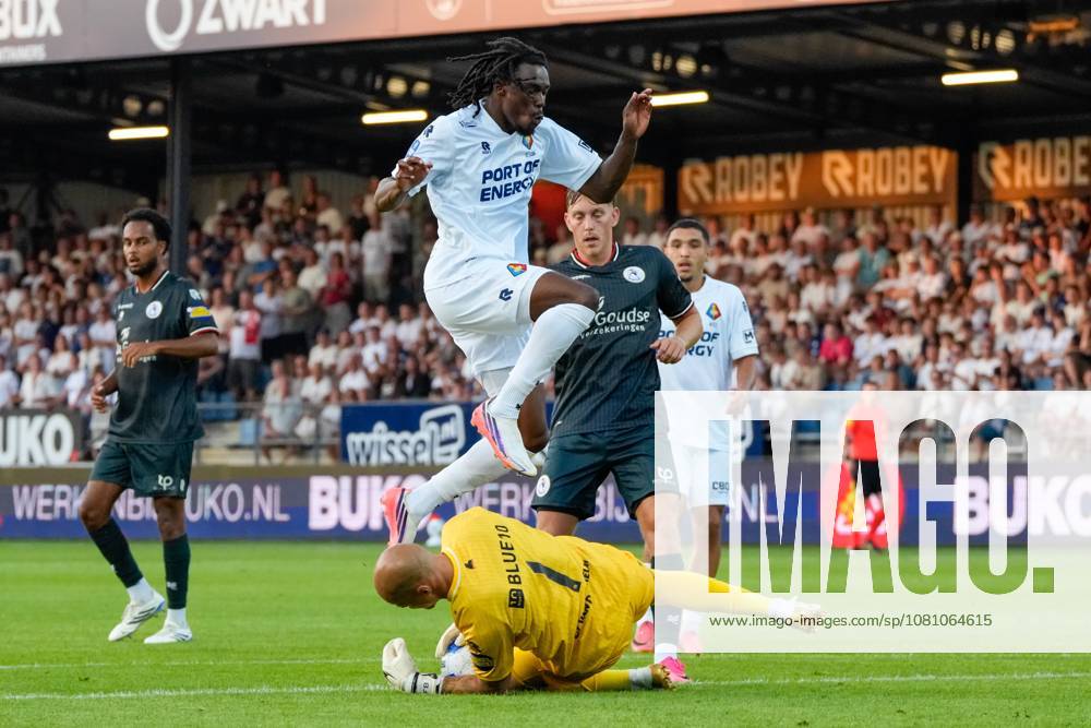 , BUKO Stadion , season 2026 2027 , Dutch Eredivisie football , match between Telstar and Sparta Rotterdam , Picture shows Sparta Rotterdam goalkeeper Filip Bednarek. Telstar player Jelani Seedorf Telstar - Sparta x205710586x