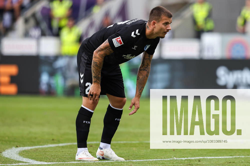 2026.08.15, Fußball, 2. Bundesliga, VfL Osnabrück - 1. FC Magdeburg, Stadion an der Bremer Brücke, 2.Spieltag, Saison 2026 2027: Mateusz Zukowski (1. FC Magdeburg 22) schaut entschlossen gebueckt DFB regulations prohibit any use of photographs as image sequences and or quasi-video. Photo: WilkowskixPressefotoKochx Niedersachsen Deutschland