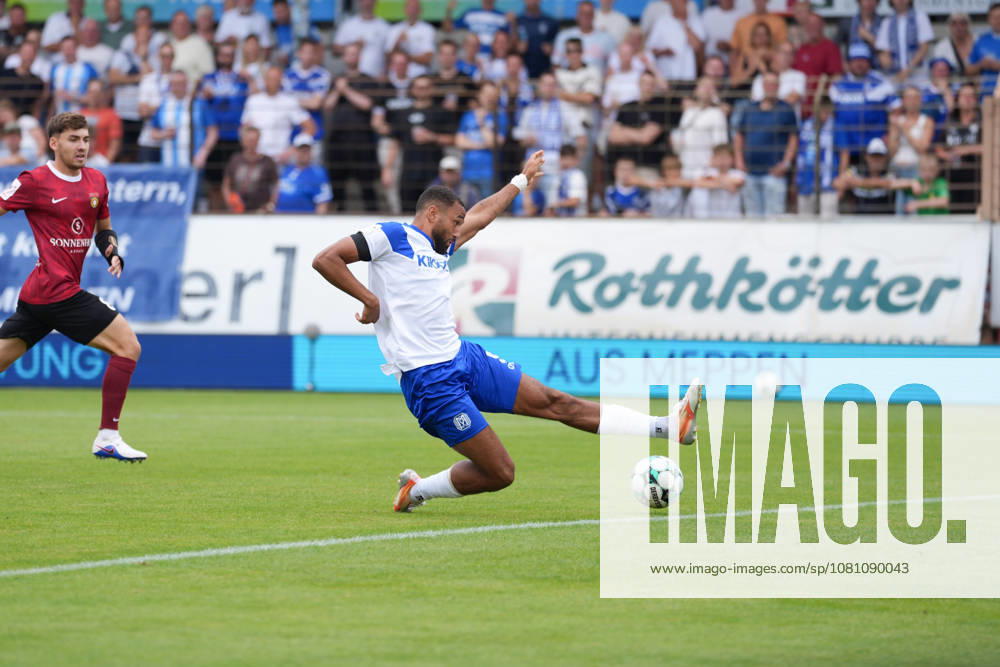 Deutschland: Fussball, 3. Liga, 2. Spieltag, Hänsch-Arena, SV Meppem vs. SG Sonnenhof-Großaspach: Cyrill Akono (SV Meppen, 9) verpasst knapp.