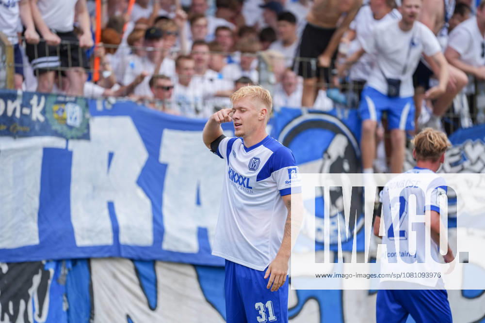 Deutschland: Fussball, 3. Liga, 2. Spieltag, Hänsch-Arena, SV Meppem vs. SG Sonnenhof-Großaspach: Tor von Luca Prasse (SV Meppen, 31) und anschließender Torjubel.