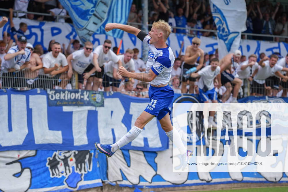Deutschland: Fussball, 3. Liga, 2. Spieltag, Hänsch-Arena, SV Meppem vs. SG Sonnenhof-Großaspach: Tor von Luca Prasse (SV Meppen, 31) und anschließender Torjubel.