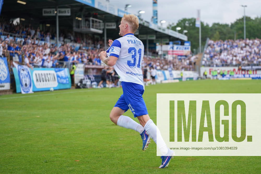 Deutschland: Fussball, 3. Liga, 2. Spieltag, Hänsch-Arena, SV Meppem vs. SG Sonnenhof-Großaspach: Tor von Luca Prasse (SV Meppen, 31) und anschließender Torjubel.