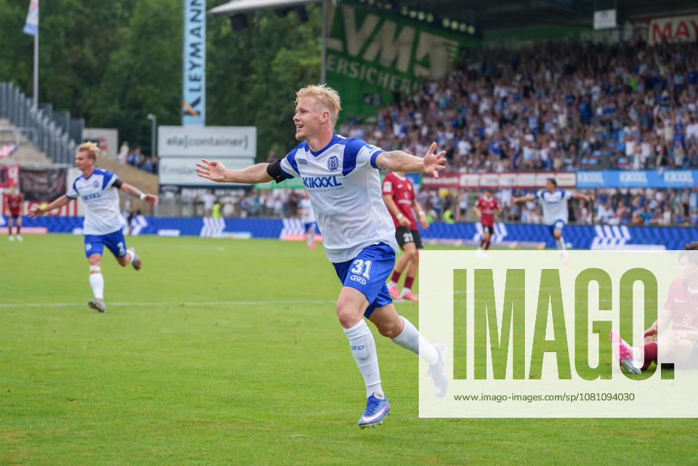 Deutschland: Fussball, 3. Liga, 2. Spieltag, Hänsch-Arena, SV Meppem vs. SG Sonnenhof-Großaspach: Tor von Luca Prasse (SV Meppen, 31) und anschließender Torjubel.