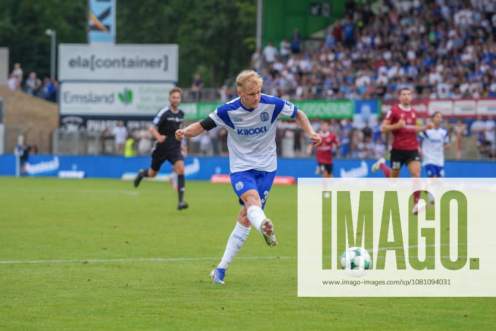 Deutschland: Fussball, 3. Liga, 2. Spieltag, Hänsch-Arena, SV Meppem vs. SG Sonnenhof-Großaspach: Tor von Luca Prasse (SV Meppen, 31) und anschließender Torjubel.