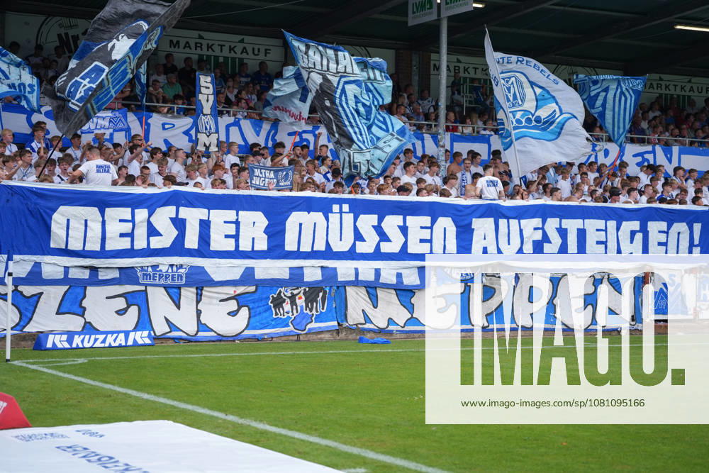 Deutschland: Fussball, 3. Liga, 2. Spieltag, Hänsch-Arena, SV Meppem vs. SG Sonnenhof-Großaspach: Meister müssen aufsteigen! Banner im Meppen-Block.