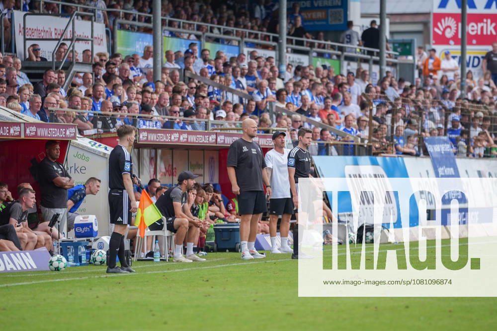 Deutschland: Fussball, 3. Liga, 2. Spieltag, Hänsch-Arena, SV Meppem vs. SG Sonnenhof-Großaspach: Lucas Beniermann (Trainer, SV Meppen) Pascal Reinhardt (Trainer, SG Sonnenhof Großaspach)