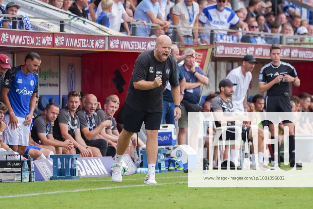 Deutschland: Fussball, 3. Liga, 2. Spieltag, Hänsch-Arena, SV Meppem vs. SG Sonnenhof-Großaspach: Lucas Beniermann (Trainer, SV Meppen)