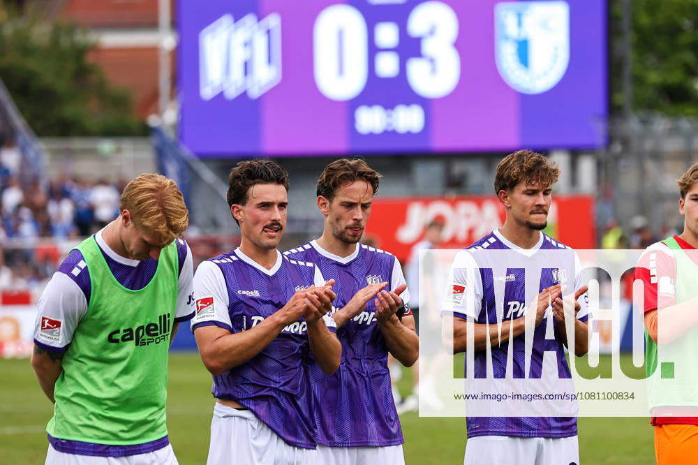 2026.08.15, Fußball, 2. Bundesliga, VfL Osnabrück - 1. FC Magdeburg, Stadion an der Bremer Brücke, 2.Spieltag, Saison 2026 2027: Enttaeuschte Spieler aus Osnabrueck stehen vor den Fans nach Abpfiff DFB regulations prohibit any use of photographs as image sequences and or quasi-video. Photo: WilkowskixPressefotoKochx Niedersachsen Deutschland
