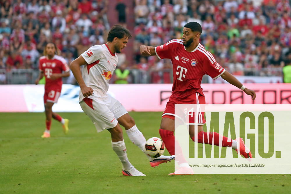 Ismael SAIBARI (Bayern Muenchen), Aktion,Zweikampf gegen Max FINKGRAEFE (L). Fussball Telekom Cup FC Bayern Muenchen - RB Leipzig 3-1 am 15.08.2025 , A L L I A N Z A R E N A.
