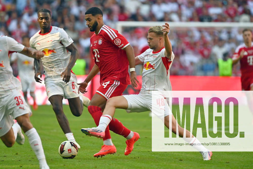 Ismael SAIBARI (Bayern Muenchen), Aktion,Zweikampf gegen Arthur VERMEEREN (L). Fussball Telekom Cup FC Bayern Muenchen - RB Leipzig 3-1 am 15.08.2025 , A L L I A N Z A R E N A.