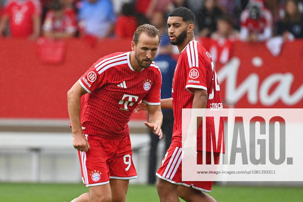 V.re:Ismael SAIBARI (Bayern Muenchen), Harry KANE (Bayern Muenchen).Aktion. Oeffentliches Training FC Bayern Muenchen und Family Day am 17.08.2026 auf dem FC Bayern Campus in Muenchen. Fussball 1. Bundesliga,Saison 2026 2027.