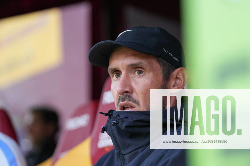 Julian Schuster (SC Freiburg, Trainer) , Schottland, Fussball, UEFA Conference League, Play-offs, Hinspiel, 2026 2027, Motherwell FC vs. SC Freiburg, 20.08.2026, Fir Park Stadium, Motherwell Motherwell Fir Park Stadium North Lanarkshire Schottland