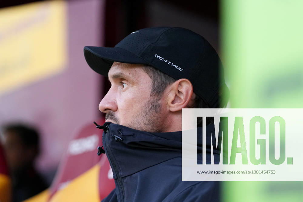 Julian Schuster (SC Freiburg, Trainer) , Schottland, Fussball, UEFA Conference League, Play-offs, Hinspiel, 2026 2027, Motherwell FC vs. SC Freiburg, 20.08.2026, Fir Park Stadium, Motherwell Motherwell Fir Park Stadium North Lanarkshire Schottland