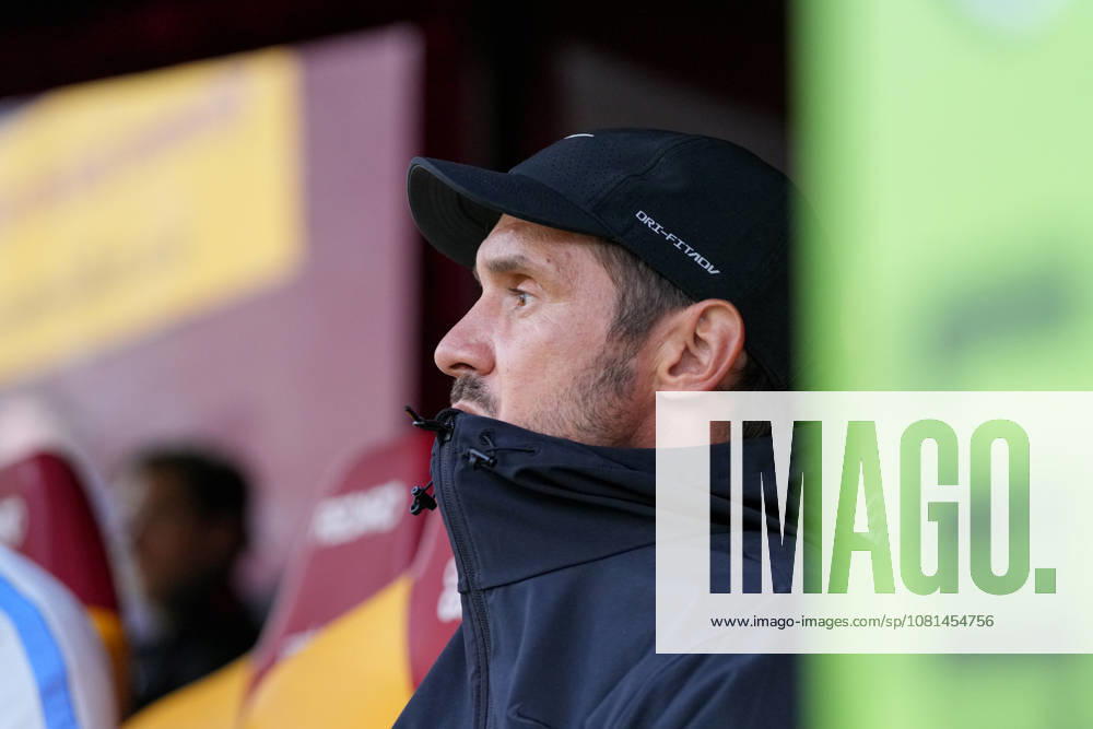 Julian Schuster (SC Freiburg, Trainer) , Schottland, Fussball, UEFA Conference League, Play-offs, Hinspiel, 2026 2027, Motherwell FC vs. SC Freiburg, 20.08.2026, Fir Park Stadium, Motherwell Motherwell Fir Park Stadium North Lanarkshire Schottland