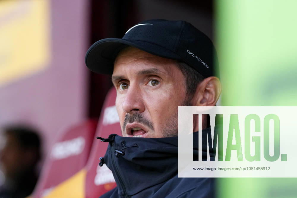 Julian Schuster (SC Freiburg, Trainer) , Schottland, Fussball, UEFA Conference League, Play-offs, Hinspiel, 2026 2027, Motherwell FC vs. SC Freiburg, 20.08.2026, Fir Park Stadium, Motherwell Motherwell Fir Park Stadium North Lanarkshire Schottland