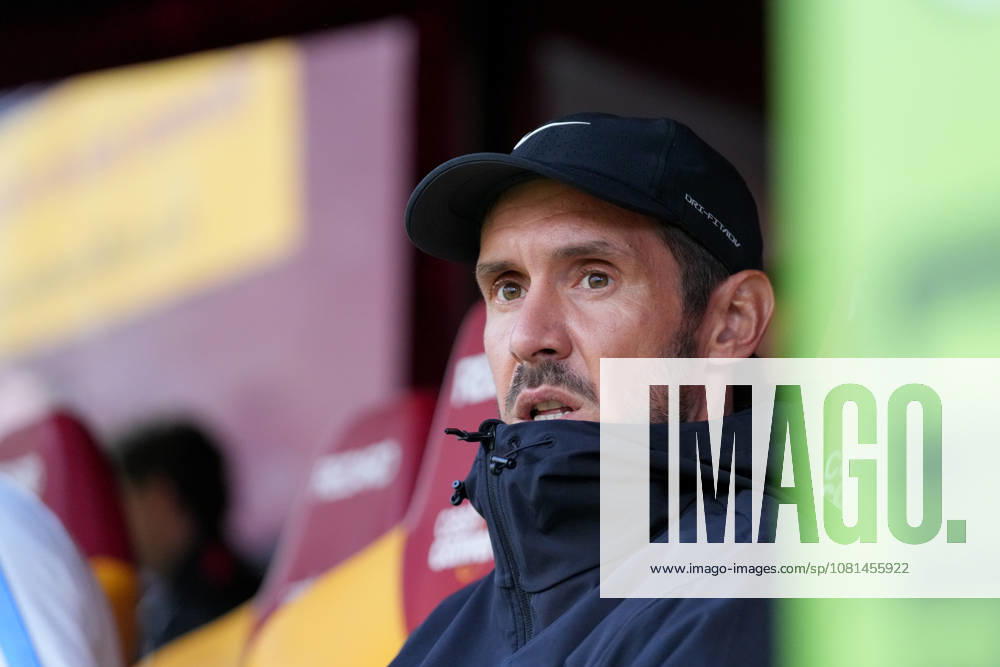 Julian Schuster (SC Freiburg, Trainer) , Schottland, Fussball, UEFA Conference League, Play-offs, Hinspiel, 2026 2027, Motherwell FC vs. SC Freiburg, 20.08.2026, Fir Park Stadium, Motherwell Motherwell Fir Park Stadium North Lanarkshire Schottland