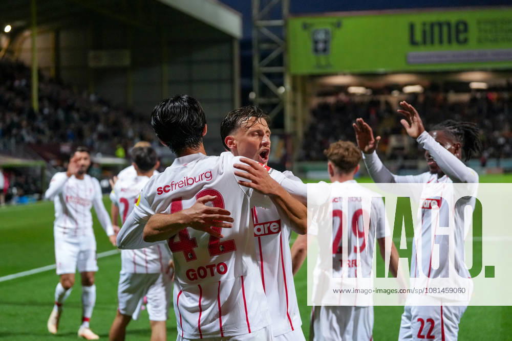 Keisuke Goto (SC Freiburg, 42) Torjubel, Emotionen, Torschuss, Abschluss, Torerfolg, Tor, Treffer, Maximilian Eggestein (SC Freiburg, 08) , Schottland, Fussball, UEFA Conference League, Play-offs, Hinspiel, 2026 2027, Motherwell FC vs. SC Freiburg, 20.08.2026, Fir Park Stadium, Motherwell Motherwell Fir Park Stadium North Lanarkshire Schottland