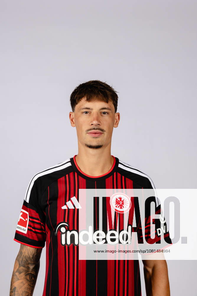 Robin Koch (Eintracht Frankfurt) - Eintracht Frankfurt Porträttermin 2026 2027 Eintracht Frankfurt Porträttermin 2026 2027 SGE