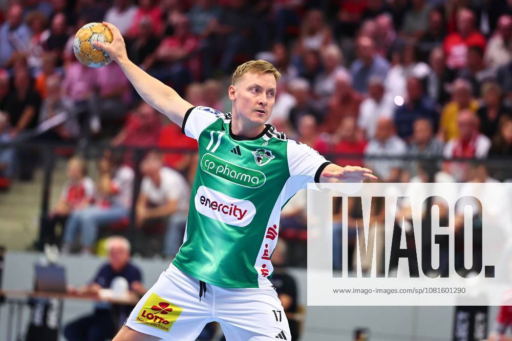 August Pedersen (TSV Hannover-Burgdorf, 17) beim Siebenmeter GER, TuS Ferndorf vs TSV Hannover-Burgdorf, Handball, DHB-Pokal, 1. Runde, Spielzeit 2026 2027, 21.08.2026 GER, TuS Ferndorf vs TSV Hannover-Burgdorf, Handball, DHB-Pokal, 1. Runde, Spielzeit 2026 2027, 21.08.2026 Kreuztal