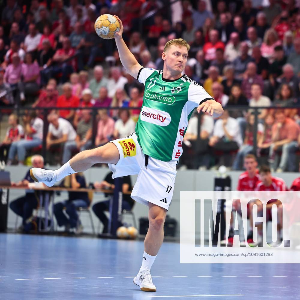 August Pedersen (TSV Hannover-Burgdorf, 17) beim Siebenmeter GER, TuS Ferndorf vs TSV Hannover-Burgdorf, Handball, DHB-Pokal, 1. Runde, Spielzeit 2026 2027, 21.08.2026 GER, TuS Ferndorf vs TSV Hannover-Burgdorf, Handball, DHB-Pokal, 1. Runde, Spielzeit 2026 2027, 21.08.2026 Kreuztal