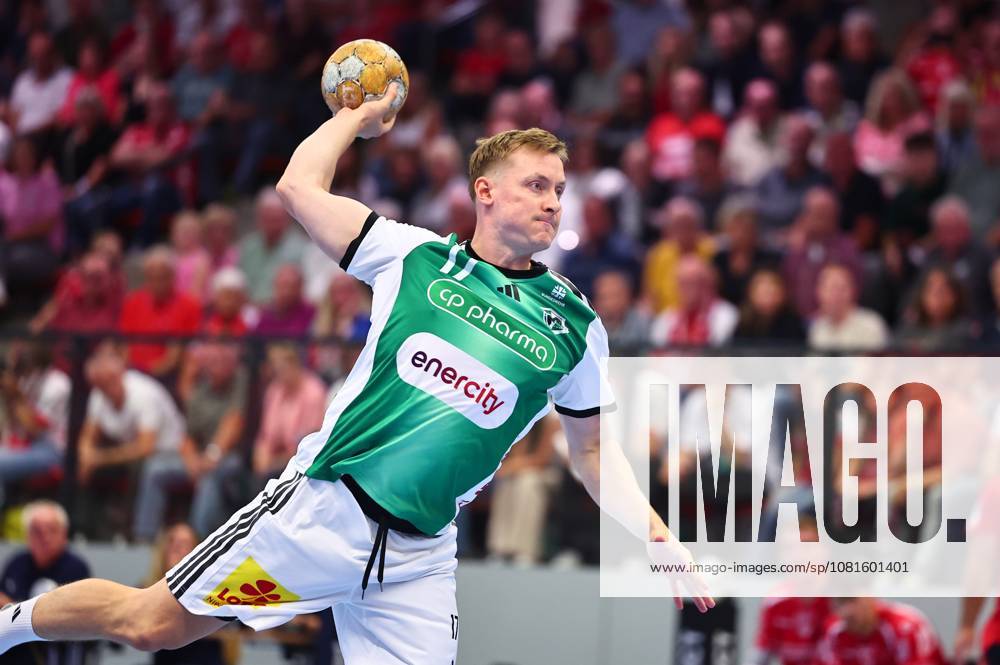 August Pedersen (TSV Hannover-Burgdorf, 17) beim Siebenmeter GER, TuS Ferndorf vs TSV Hannover-Burgdorf, Handball, DHB-Pokal, 1. Runde, Spielzeit 2026 2027, 21.08.2026 GER, TuS Ferndorf vs TSV Hannover-Burgdorf, Handball, DHB-Pokal, 1. Runde, Spielzeit 2026 2027, 21.08.2026 Kreuztal