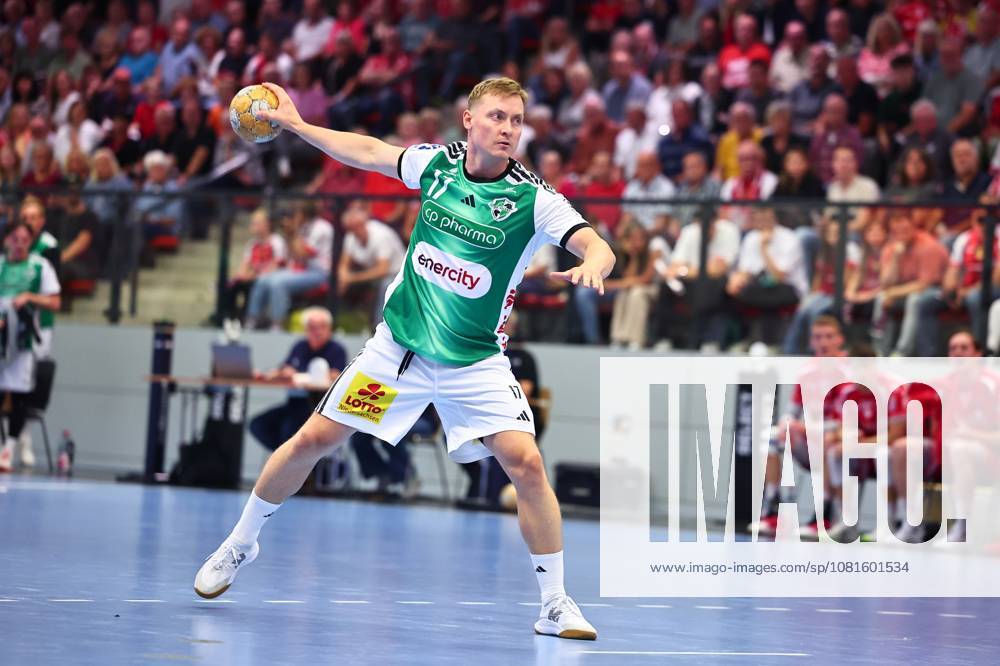 August Pedersen (TSV Hannover-Burgdorf, 17) beim Siebenmeter GER, TuS Ferndorf vs TSV Hannover-Burgdorf, Handball, DHB-Pokal, 1. Runde, Spielzeit 2026 2027, 21.08.2026 GER, TuS Ferndorf vs TSV Hannover-Burgdorf, Handball, DHB-Pokal, 1. Runde, Spielzeit 2026 2027, 21.08.2026 Kreuztal
