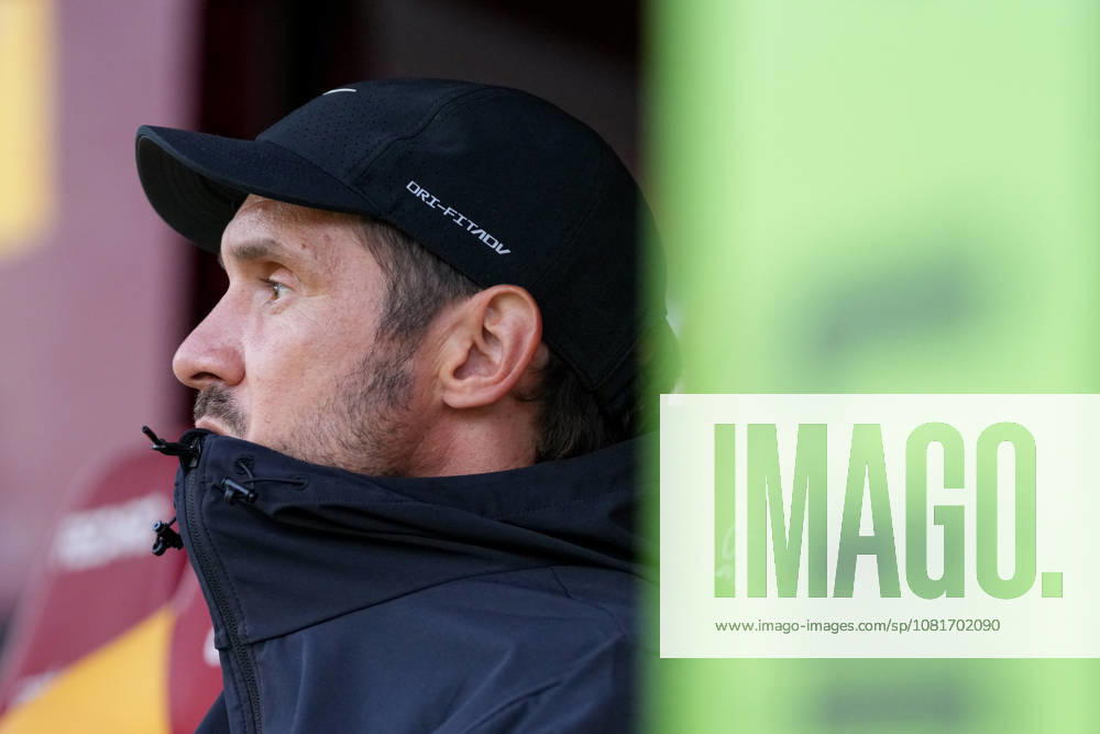 Julian Schuster (SC Freiburg, Trainer) , Schottland, Fussball, UEFA Conference League, Play-offs, Hinspiel, 2026 2027, Motherwell FC vs. SC Freiburg, 20.08.2026, Fir Park Stadium, Motherwell Motherwell Fir Park Stadium North Lanarkshire Schottland