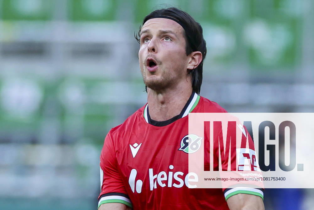 Jean Hugonet (Hannover 96) schaut enttaeuscht waehrend des Spiels des DFB-Pokals zwischen SV Hemelingen und Hannover 96, Weserstadion am 22. August 2026 in Bremen, Deutschland. (Foto von Marco Steinbrenner DeFodi Images) +++ Jean Hugonet (Hannover 96) looks dejected during the DFB-Pokal match between SV Hemelingen and Hannover 96t at Weserstadion on August 22, 2026 in Bremen, Germany. (Photo by Marco Steinbrenner DeFodi Images) (Photo by Marco Steinbrenner DeFodi Images) -