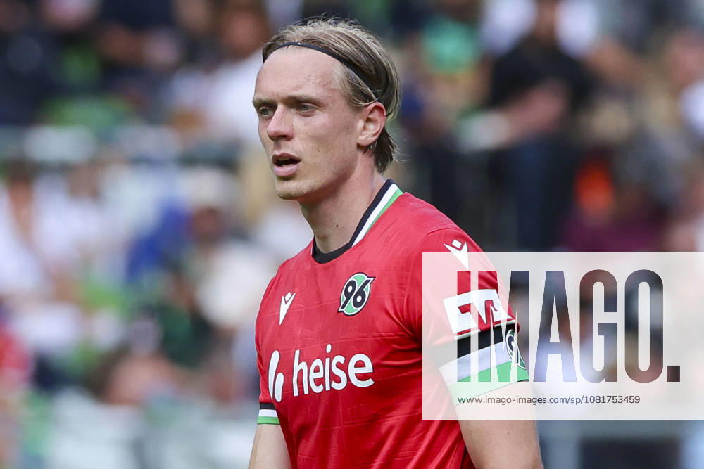 Stefan Teitur Thordarson (Hannover 96) schaut enttaeuscht waehrend des Spiels des DFB-Pokals zwischen SV Hemelingen und Hannover 96, Weserstadion am 22. August 2026 in Bremen, Deutschland. (Foto von Marco Steinbrenner DeFodi Images) +++ Stefan Teitur Thordarson (Hannover 96) looks dejected during the DFB-Pokal match between SV Hemelingen and Hannover 96t at Weserstadion on August 22, 2026 in Bremen, Germany. (Photo by Marco Steinbrenner DeFodi Images) (Photo by Marco Steinbrenner DeFodi Images) -