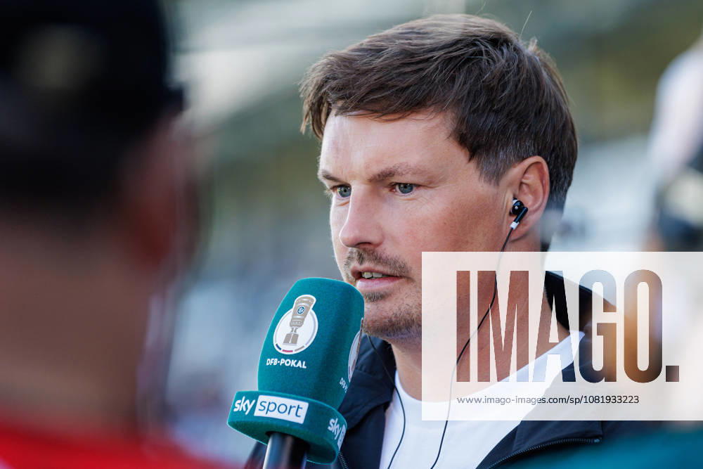 Merlin Polzin (Hamburger SV, Trainer) im Interview bei sky GER, SC Verl vs. Hamburger SV, Fussball, DFB-Pokal, 1. Runde, Spielzeit 2026 2027, 24.08.2026 DFL Regulations prohibit any use of photographers as image sequences and or quasi-video. GER, SC Verl vs. Hamburger SV, Fussball, DFB-Pokal, 1. Runde, Spielzeit 2026 2027, 24.08.2026 Verl