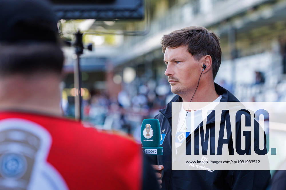 Merlin Polzin (Hamburger SV, Trainer) im Interview bei sky GER, SC Verl vs. Hamburger SV, Fussball, DFB-Pokal, 1. Runde, Spielzeit 2026 2027, 24.08.2026 DFL Regulations prohibit any use of photographers as image sequences and or quasi-video. GER, SC Verl vs. Hamburger SV, Fussball, DFB-Pokal, 1. Runde, Spielzeit 2026 2027, 24.08.2026 Verl
